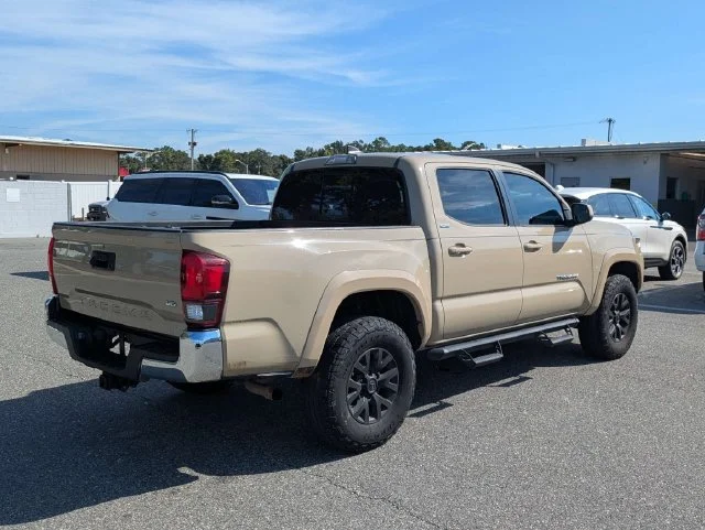 Used 2019 Quicksand Toyota SR5 image 3
