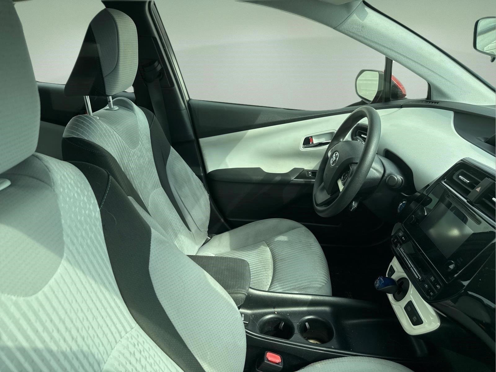 Used 2016 Hypersonic Red Toyota Two image 19