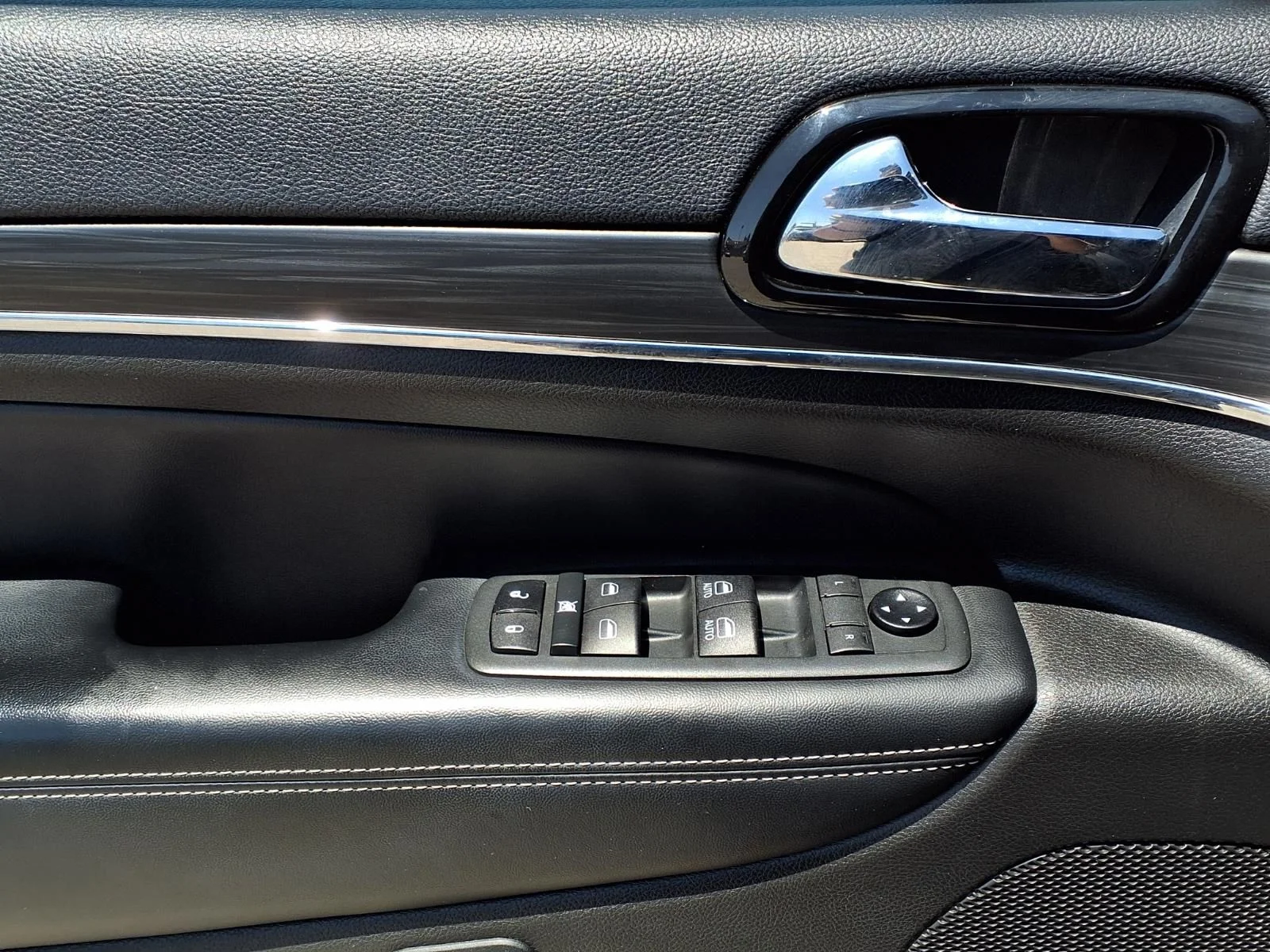 Used 2021 Black Jeep Limited image 19