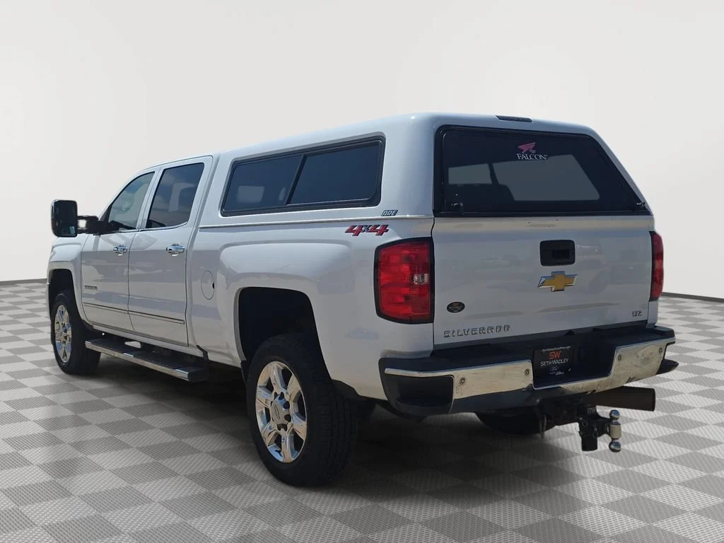Used 2018 SUMMIT WHITE Chevrolet LTZ image 5