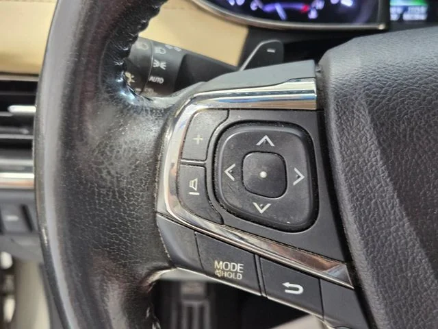Used 2015  Toyota XLE image 25