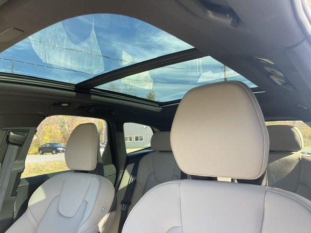 Used 2026 GOLD Volvo Plus image 17