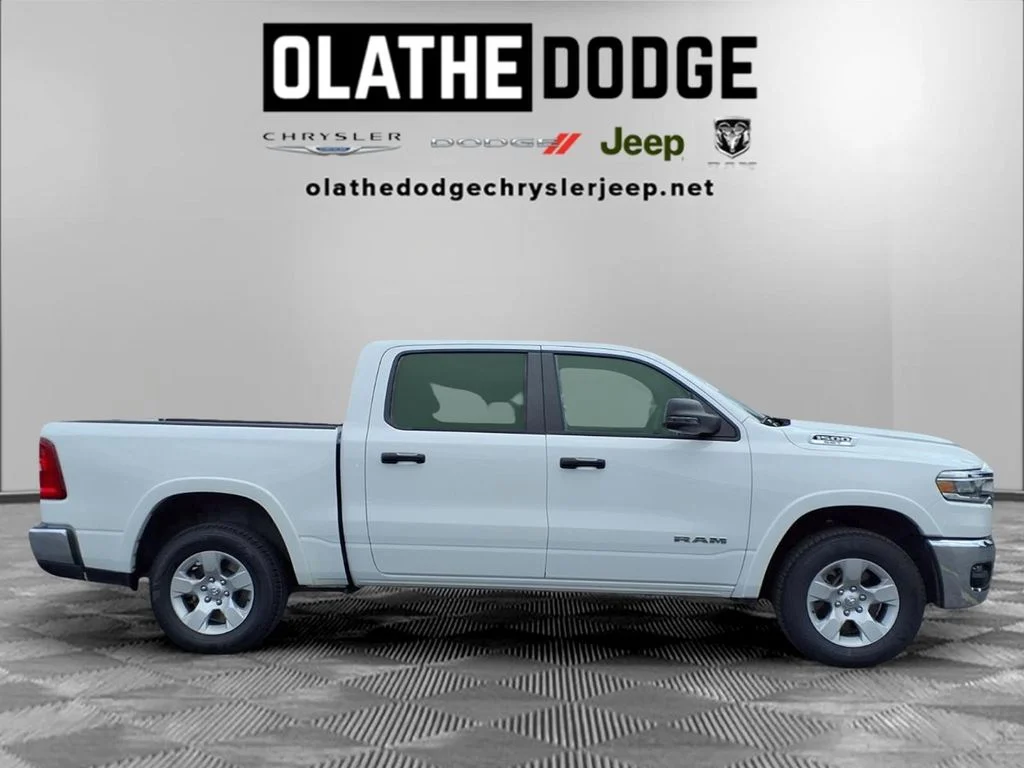 Used 2025 White Ram Big Horn/Lone Star image 28