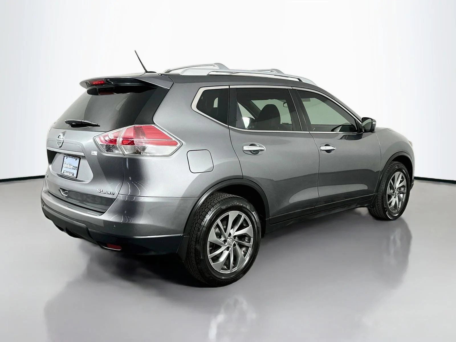 Used 2015 Gun Metallic Nissan SL image 7