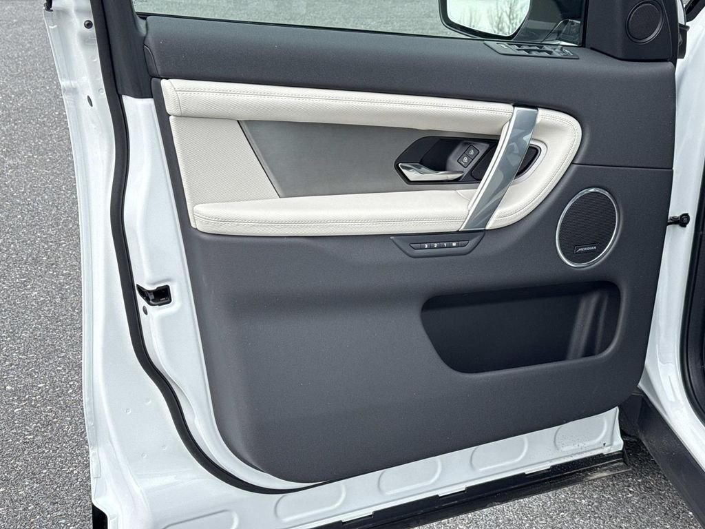 New 2026 Fuji White Land Rover Landmark Edition image 19