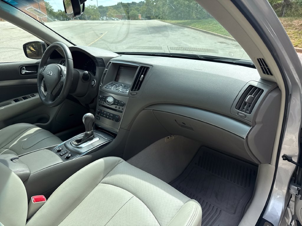 Used 2010 Silver INFINITI X image 21
