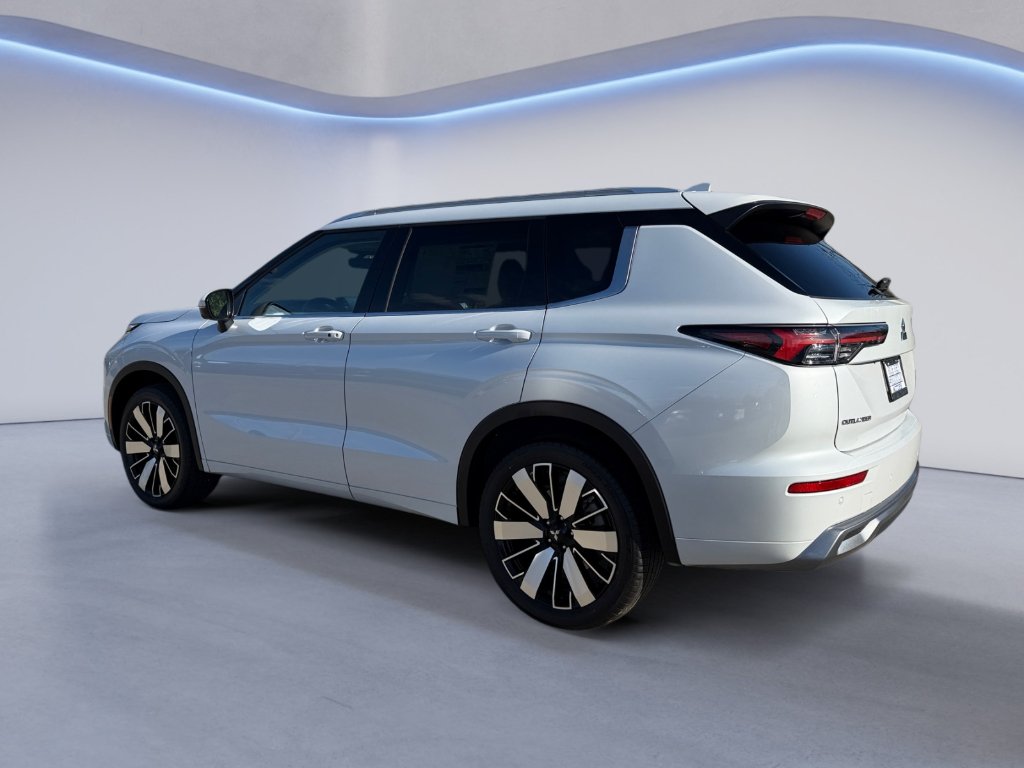 New 2026 White Diamond Mitsubishi SEL image 5