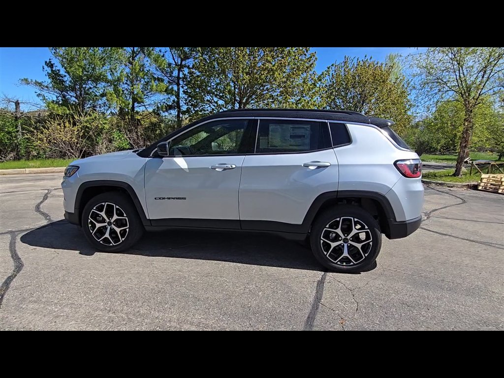 New 2026 Silver Zynith Metallic Clear-Coat Exterior Paint Jeep Limited image 7