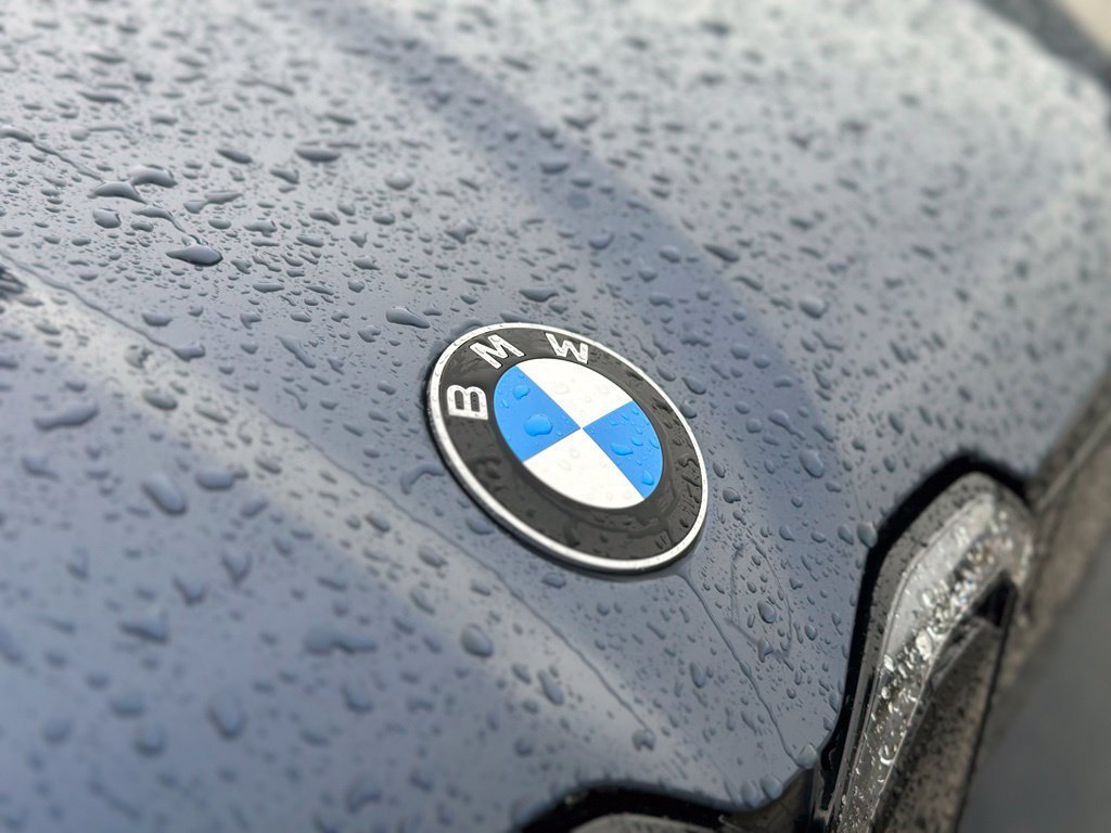 New 2027 Ocean Wave Blue Metallic BMW 50 xDrive image 9