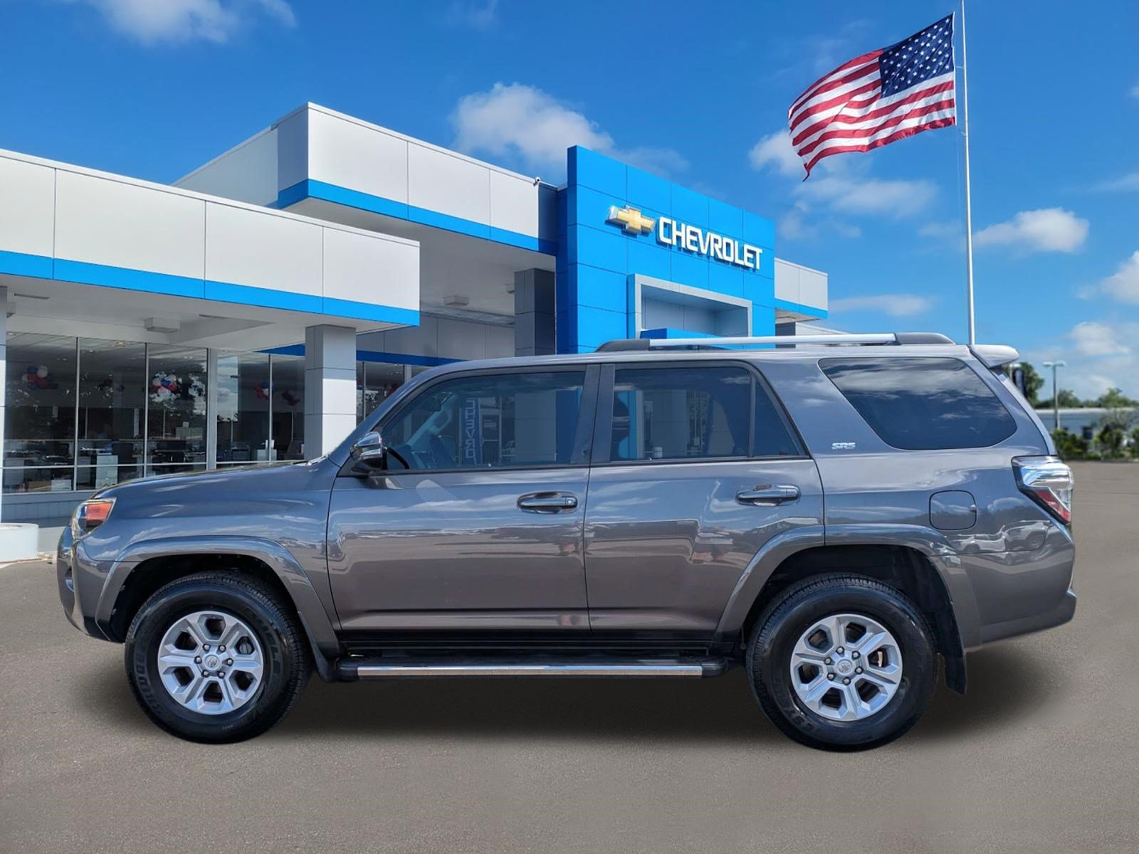 Used 2019 Magnetic Gray Metallic Toyota SR5 image 6