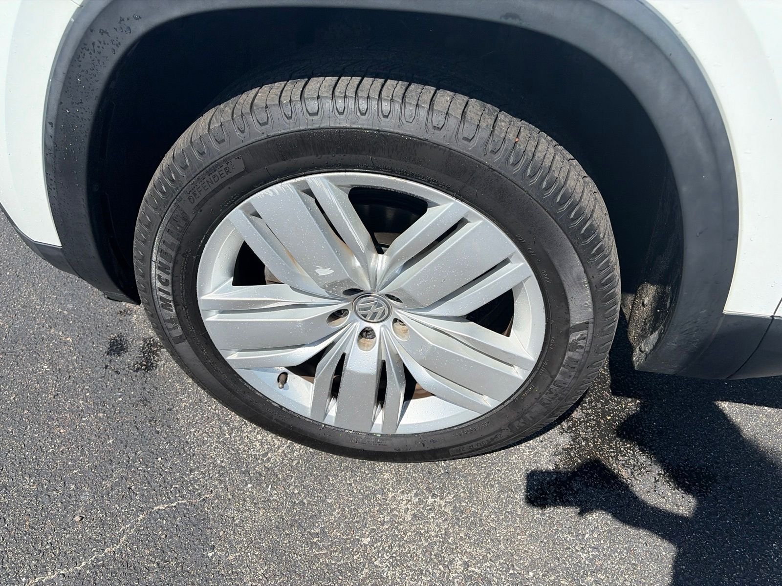 Used 2019 White Volkswagen SEL image 13