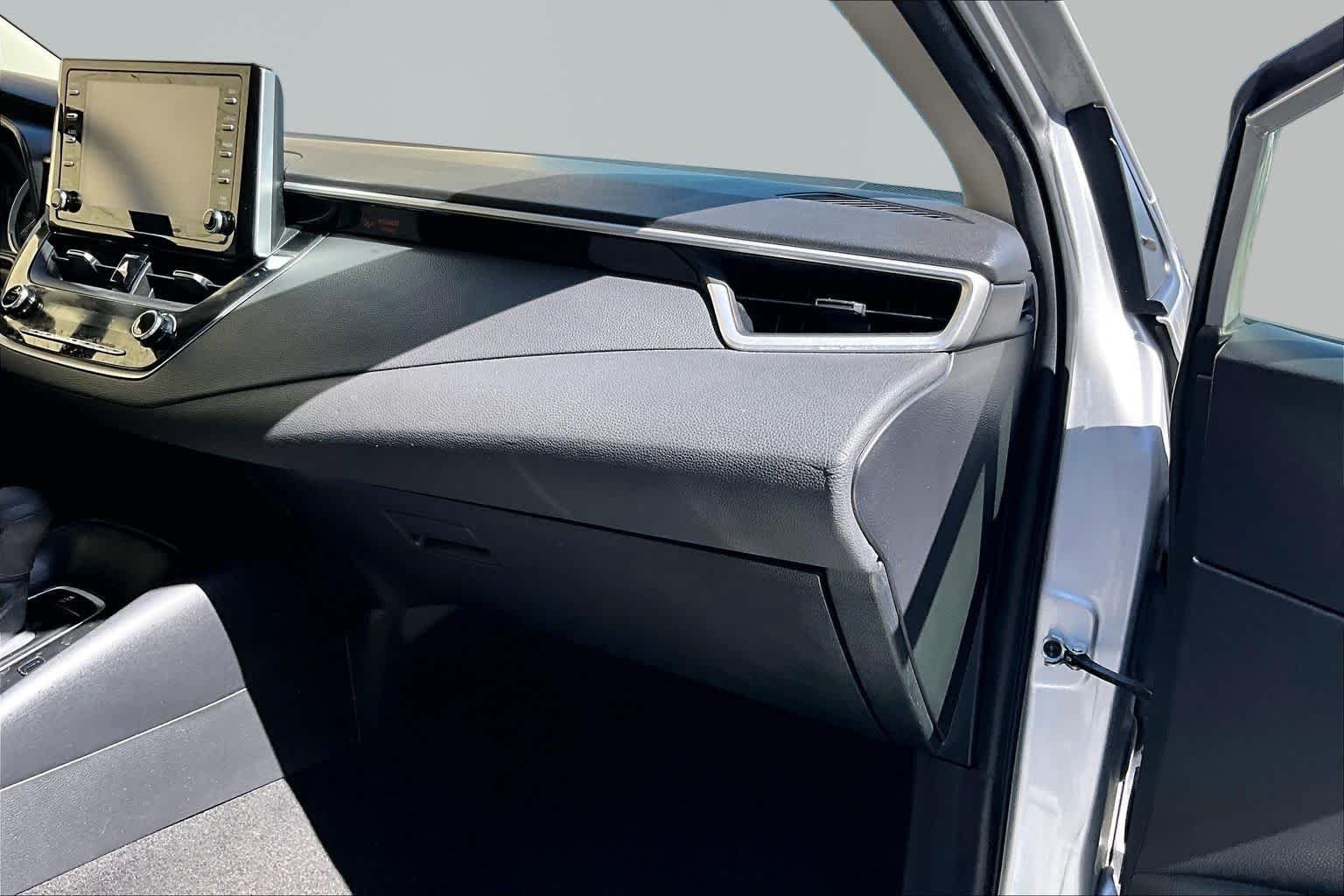 Used 2020 Classic Silver Metallic Toyota LE image 19