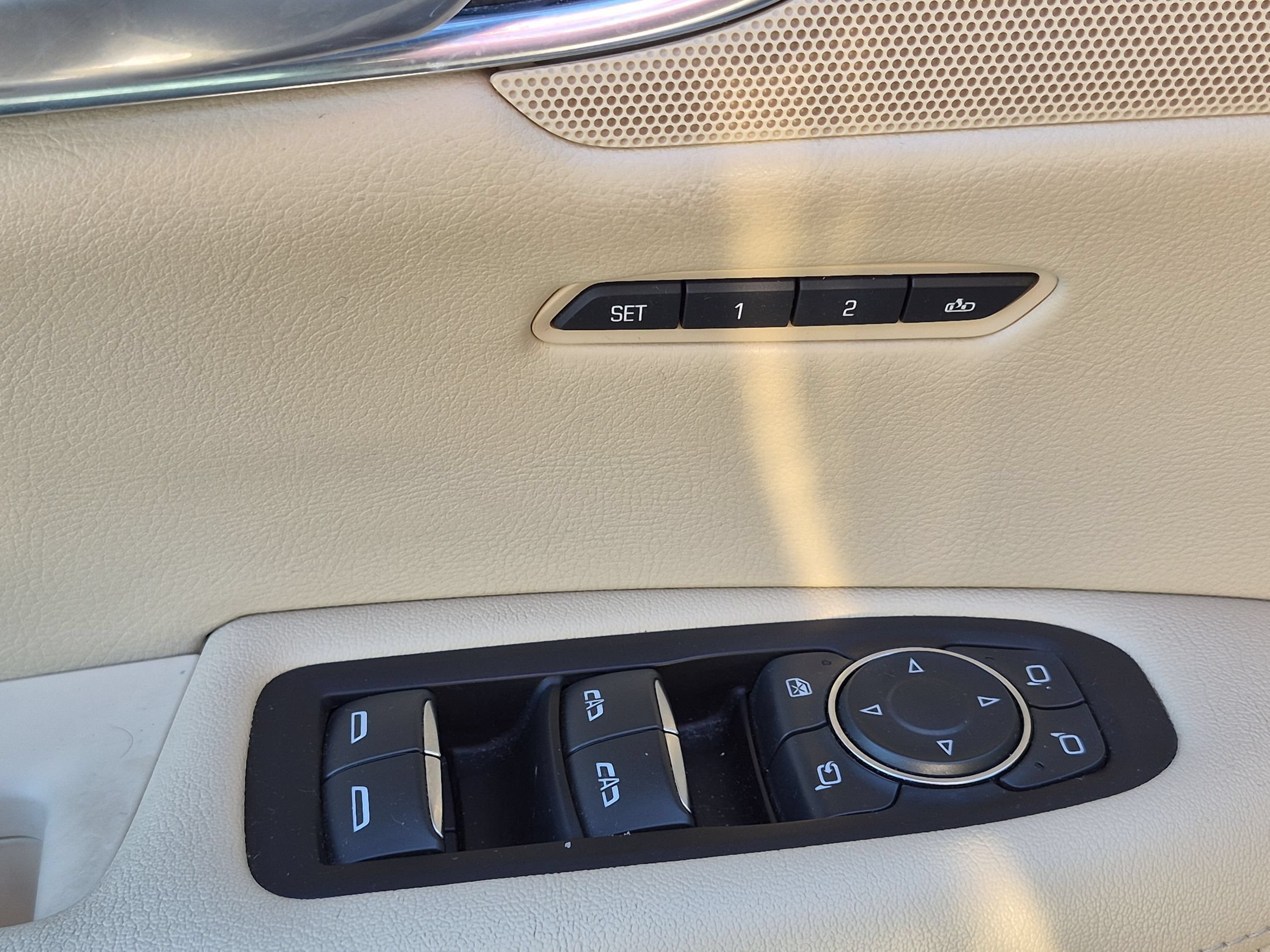 Used 2019 CRYSTAL WHITE TRICOAT Cadillac Premium Luxury FWD image 13