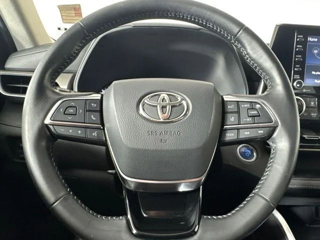 Used 2021 White Toyota LE image 20