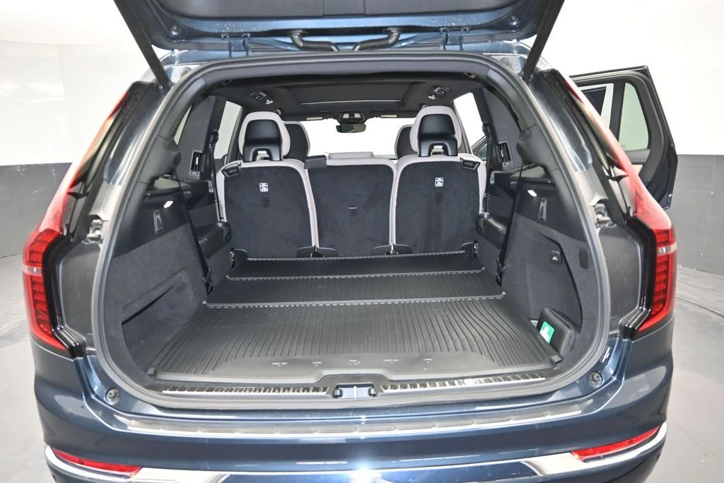 New 2026 Denim Blue Volvo T8 Plus image 15