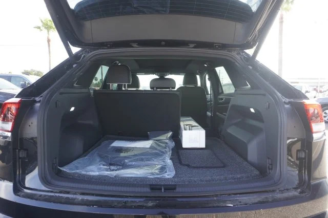 New 2026 Deep Black Pearl Volkswagen 2.0T SEL Premium R-Line image 9
