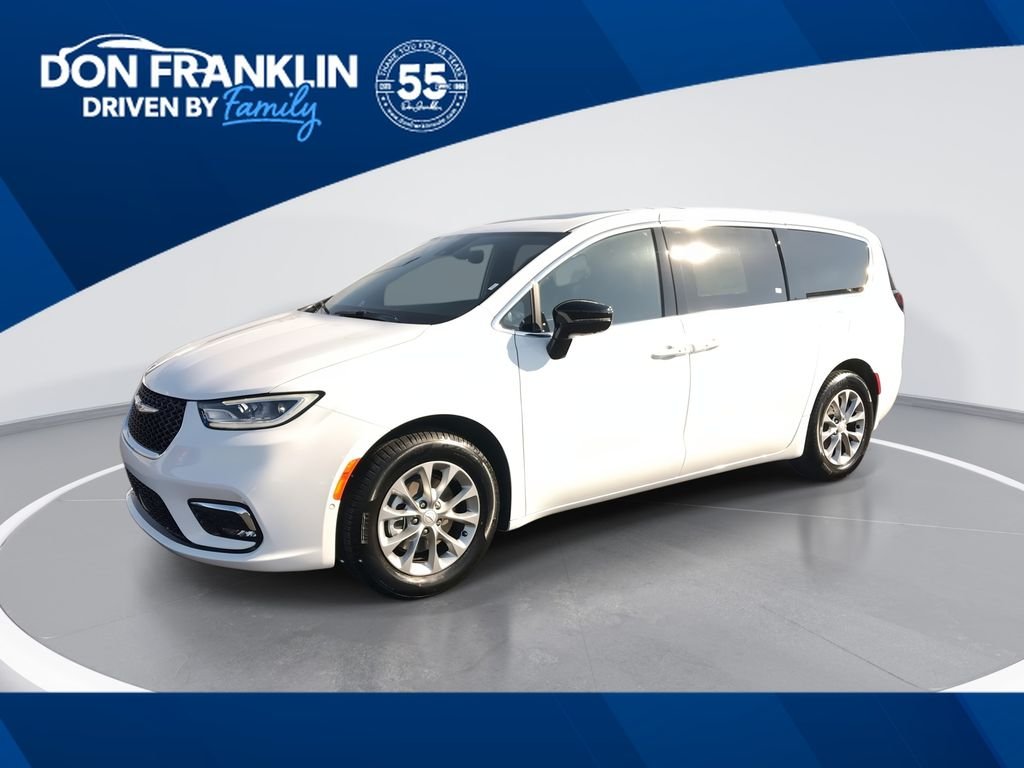 2026 Chrysler Pacifica Limited's photo