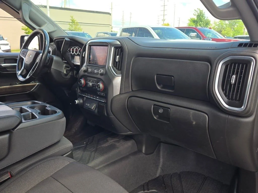 Used 2021 Silver Chevrolet LT image 8