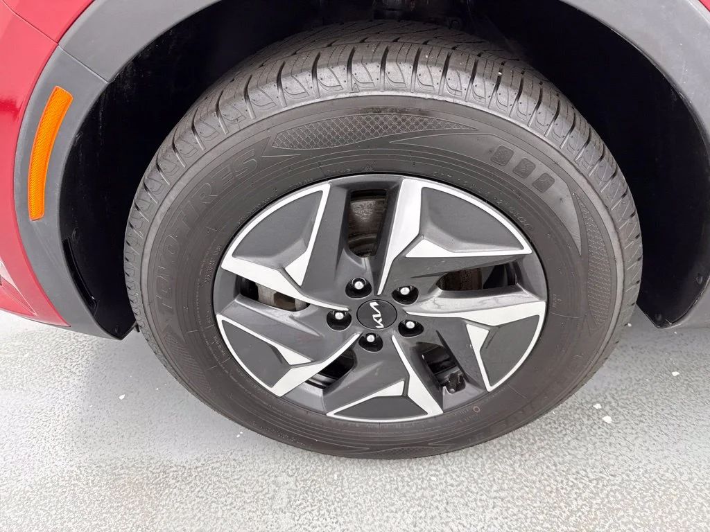 Used 2022 Red Kia S image 4