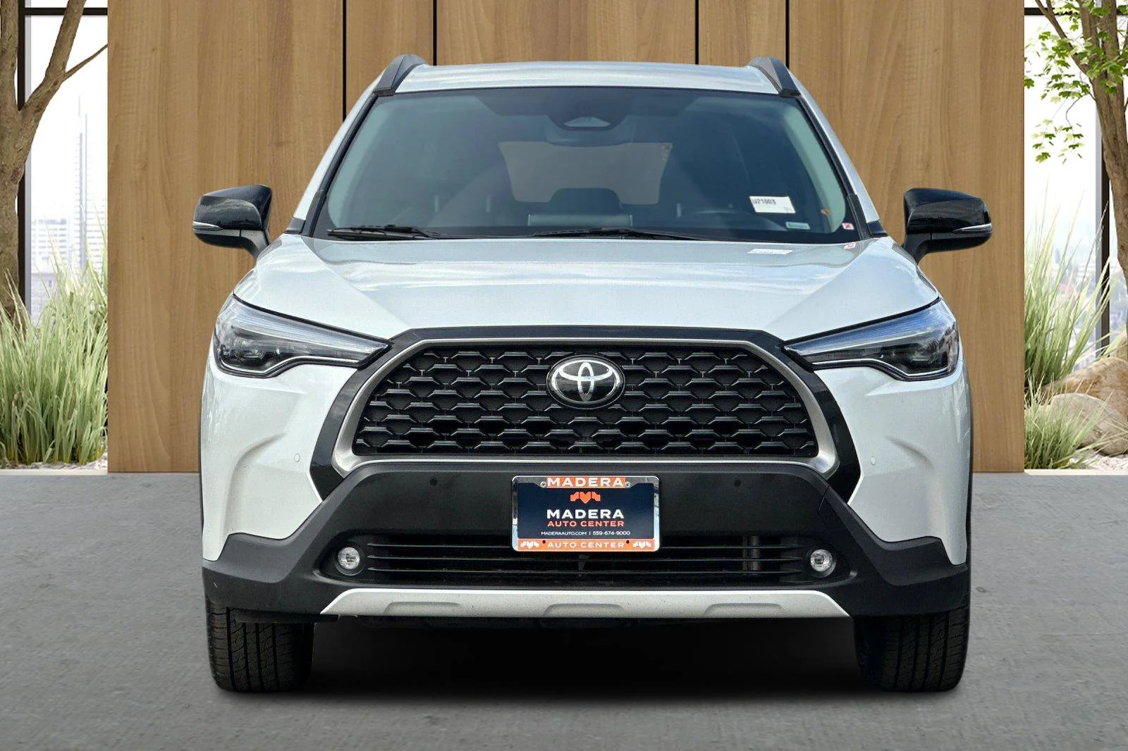 Used 2025 White Toyota XLE image 9