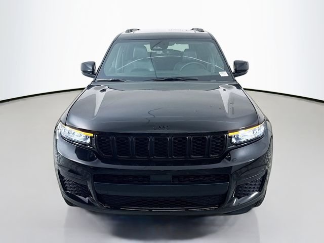New 2025 Diamond Black Crystal Pearl-Coat Exterior Paint Jeep Altitude X image 2