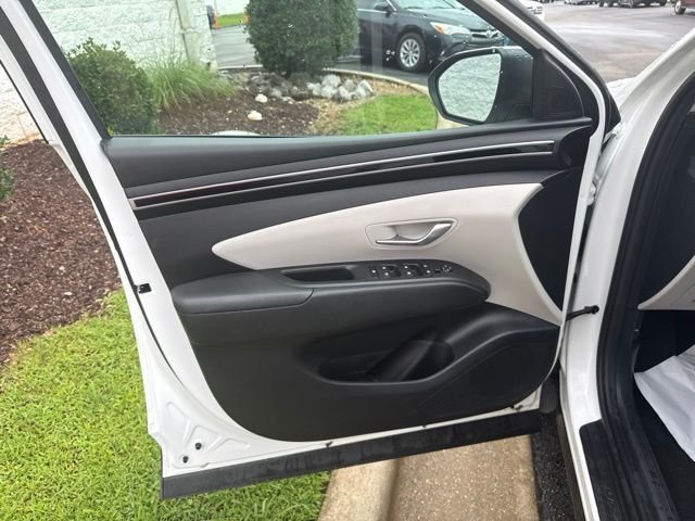 Used 2024 White Hyundai SEL image 22