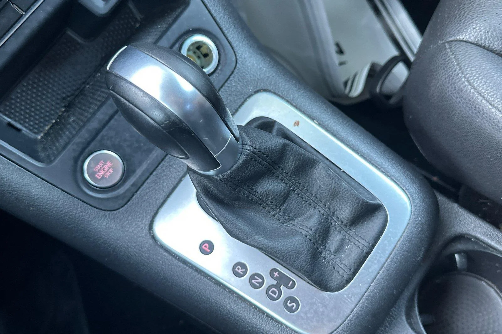 Used 2017 Pepper Gray Metallic Volkswagen S image 20