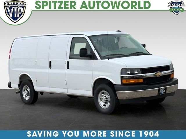 New 2025 Summit White Chevrolet WT image 3