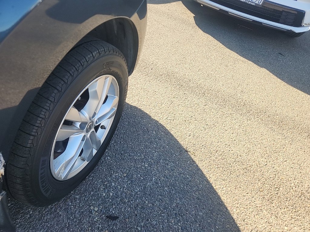 Used 2015 Graphite Blue Nissan S image 15