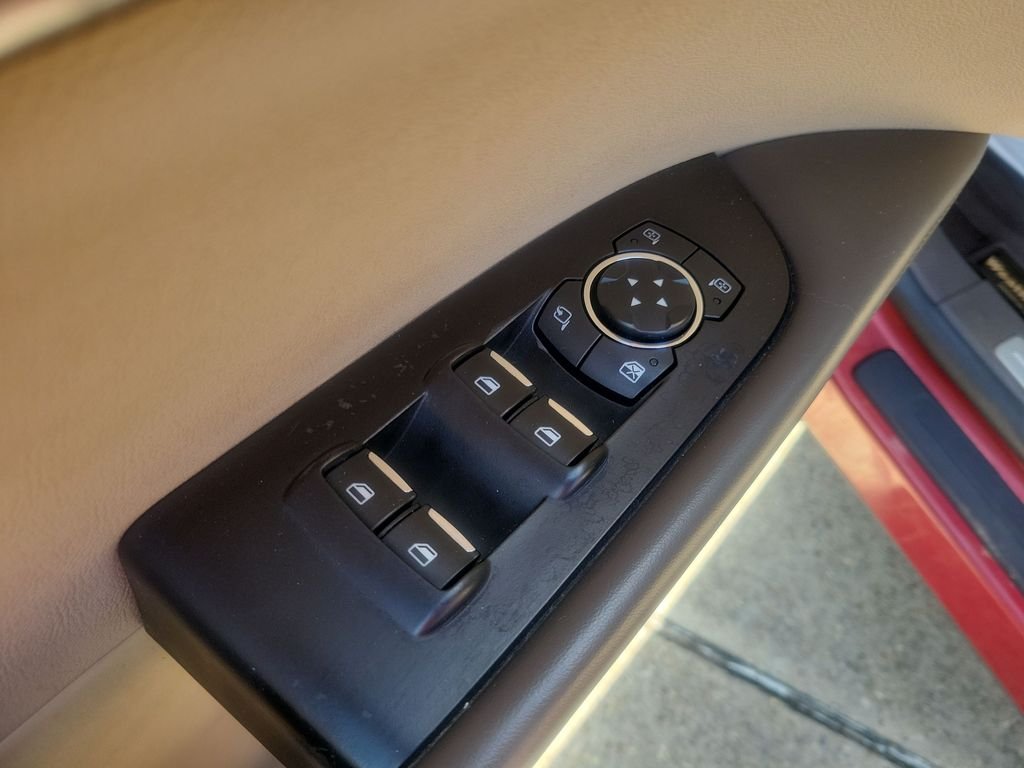 Used 2016 Red Lincoln Reserve image 14