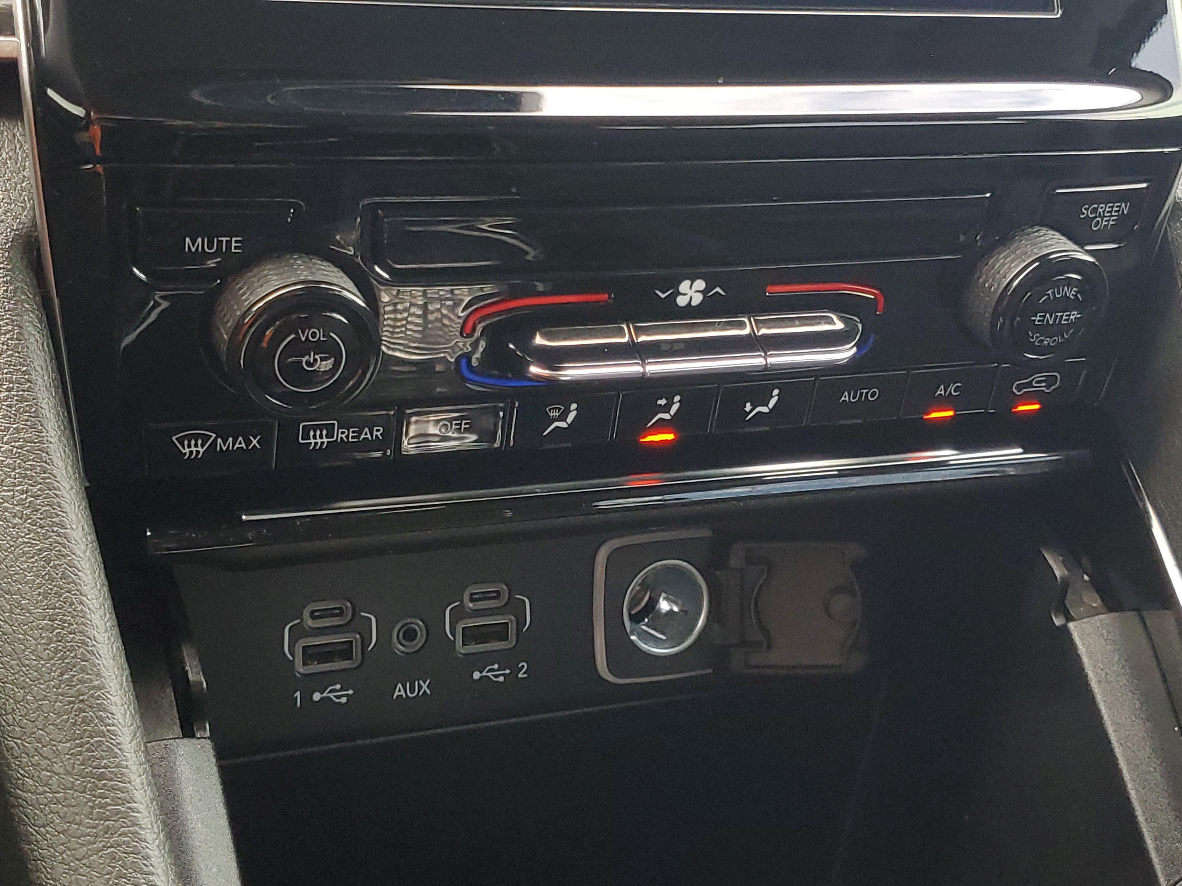 Used 2023 Velvet Red Pearlcoat Jeep Laredo image 31