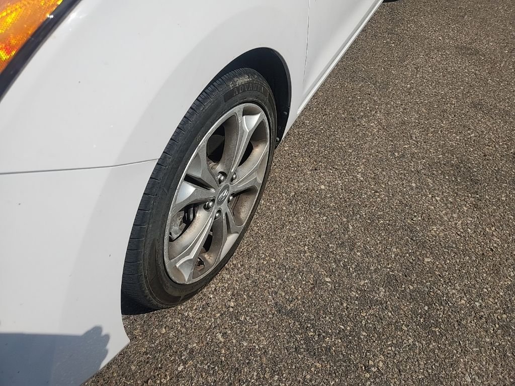 Used 2013 White Hyundai Base image 7