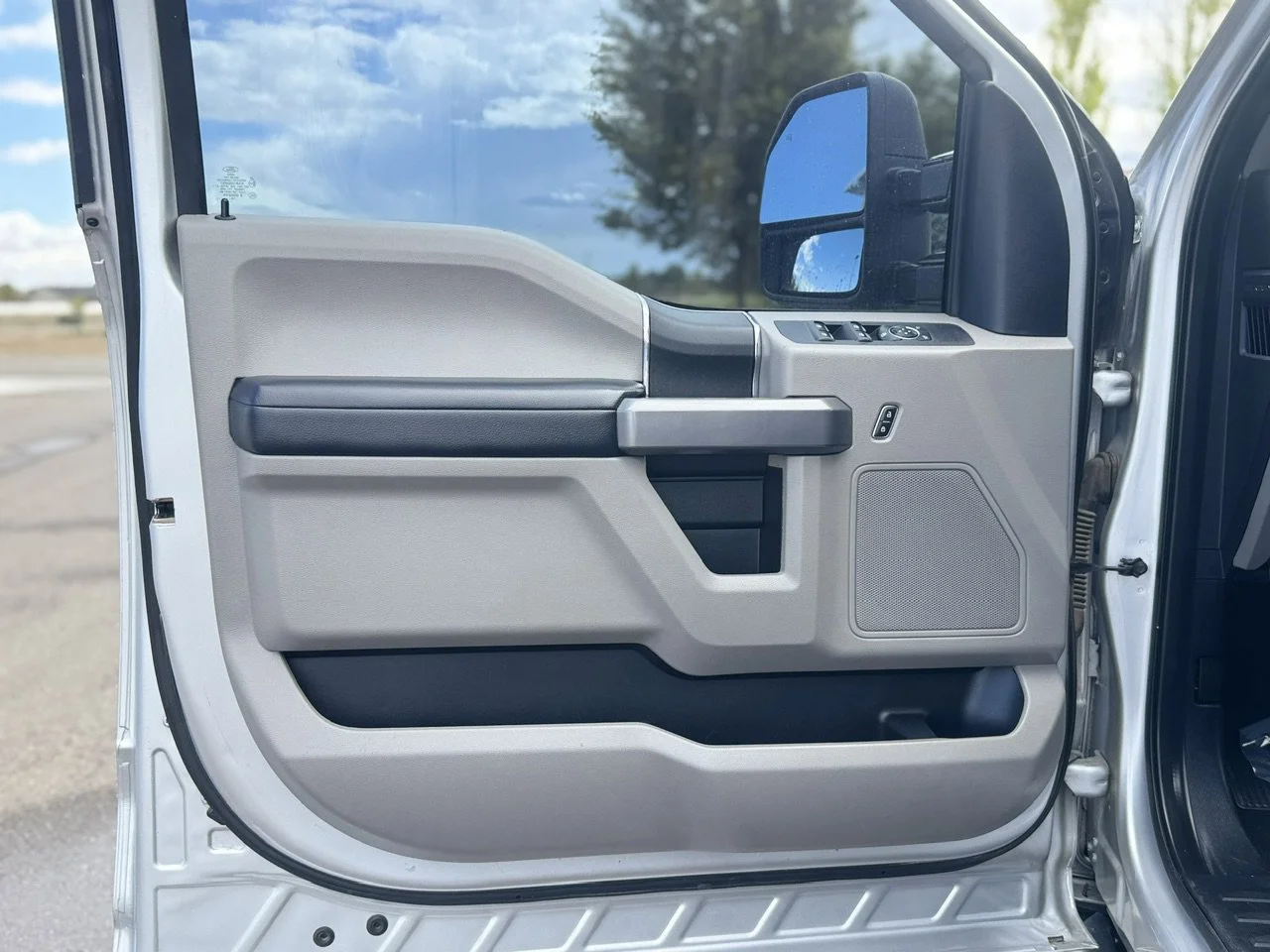 Used 2019 Ingot Silver Ford XLT image 9