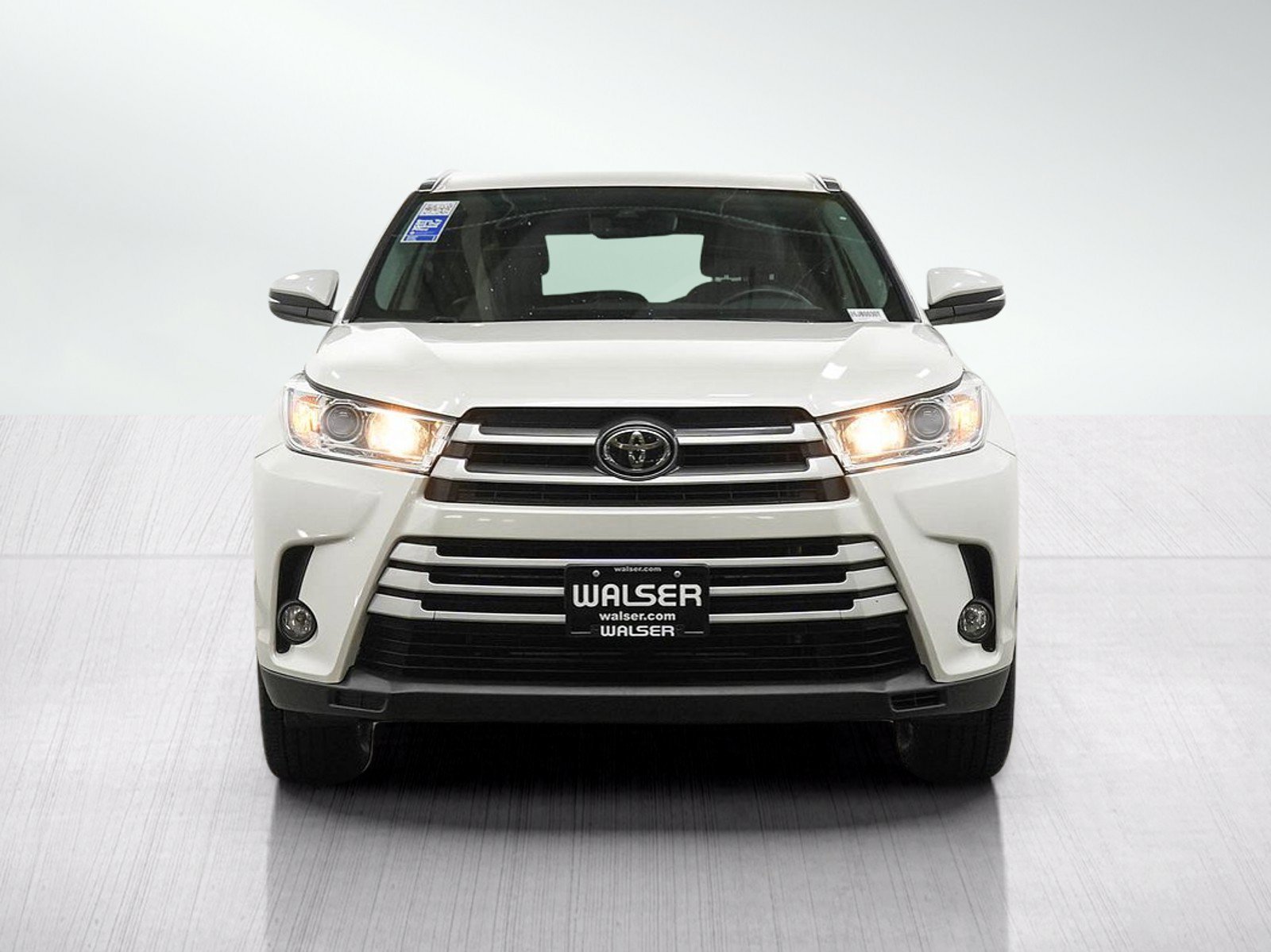Used 2019 Blizzard Pearl Toyota XLE V6 AWD image 9