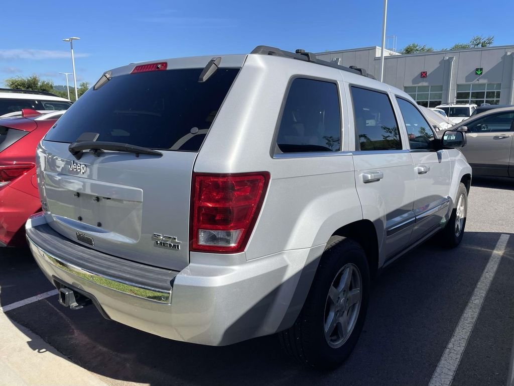 Used 2006 Bright Silver Metallic Clearcoat Jeep Limited image 4