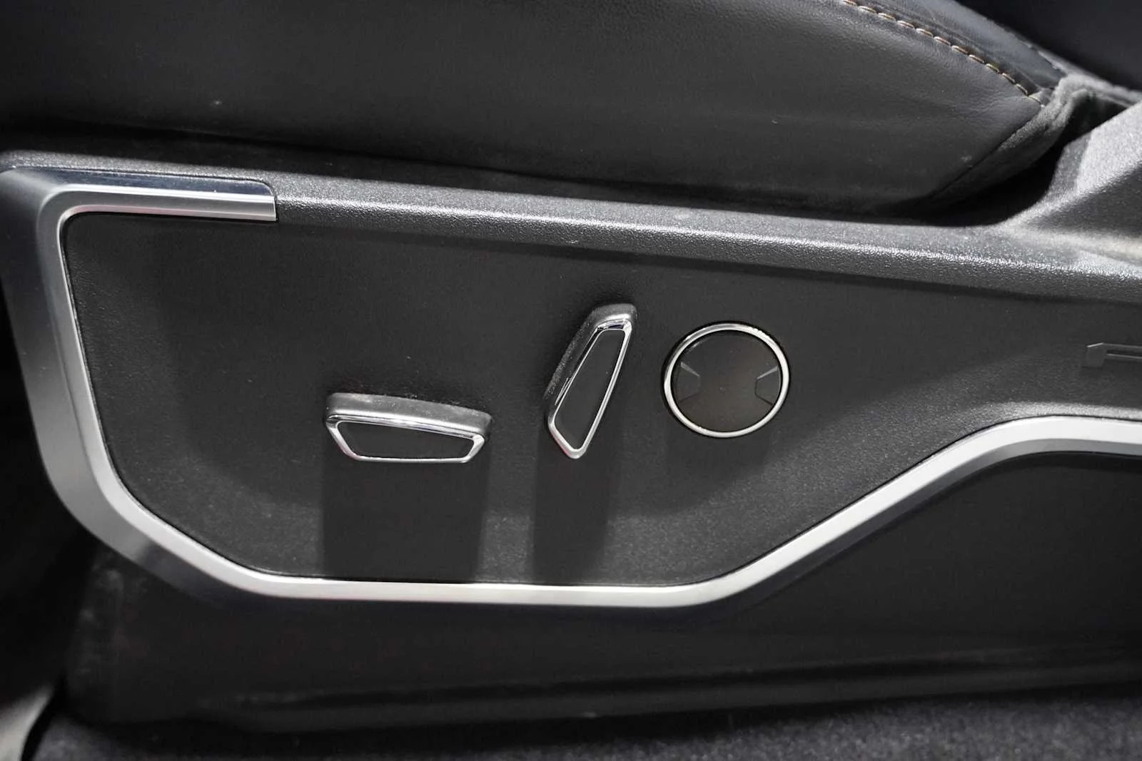 Used 2023 Iconic Silver Metallic Ford Raptor image 13