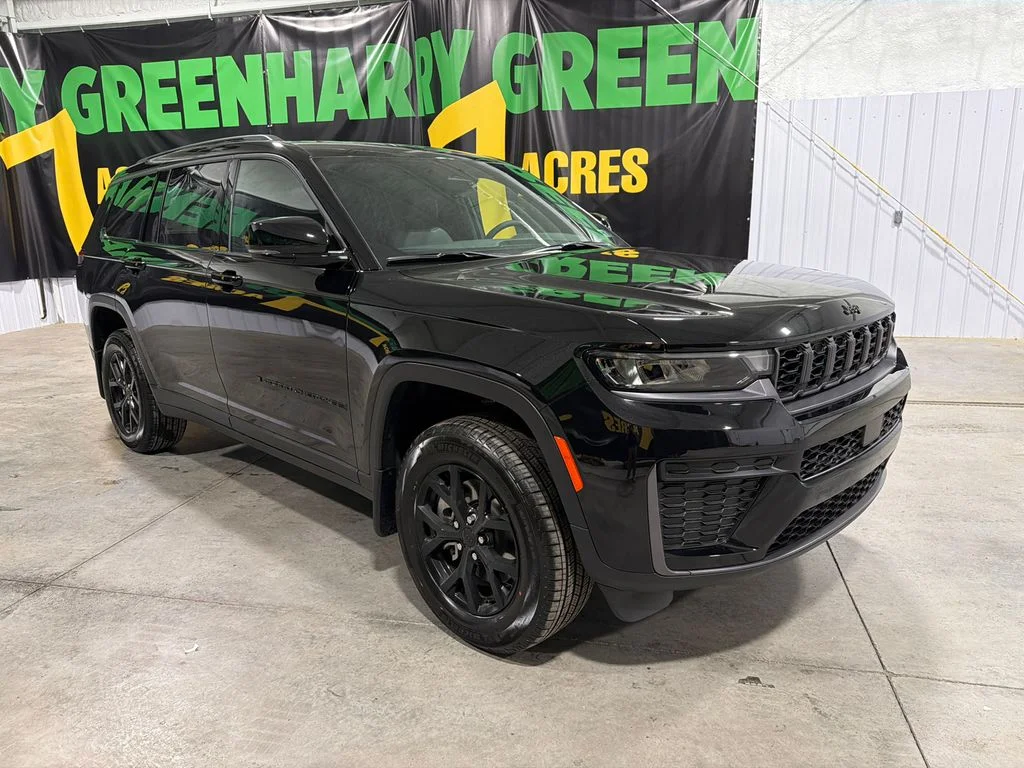New 2026 Diamond Black Crystal Pearl-Coat Exterior Paint Jeep Laredo Altitude image 2