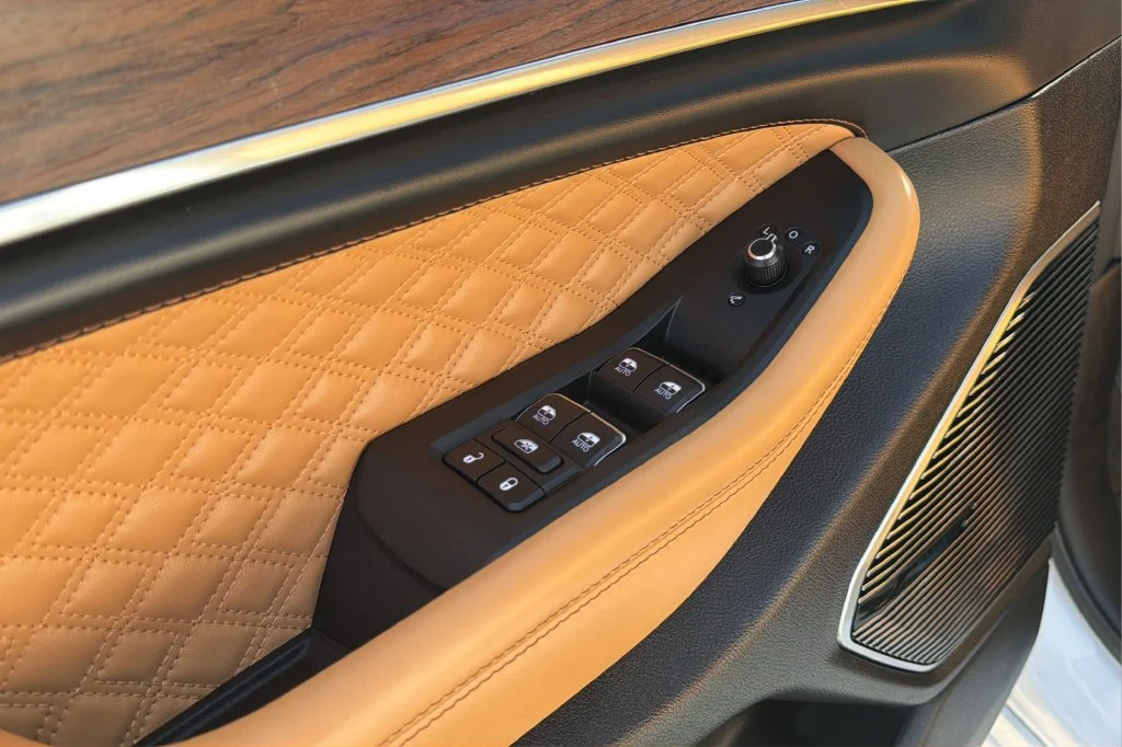 Used 2025  Jeep Summit image 16