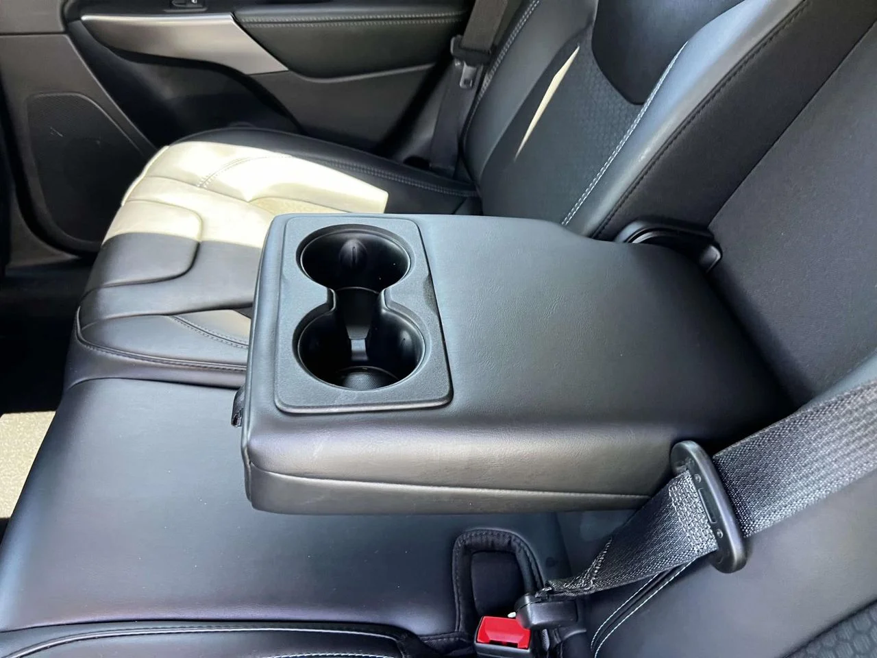 Used 2019 Granite Crystal Metallic Clearcoat Jeep Latitude Plus 4x4 image 18