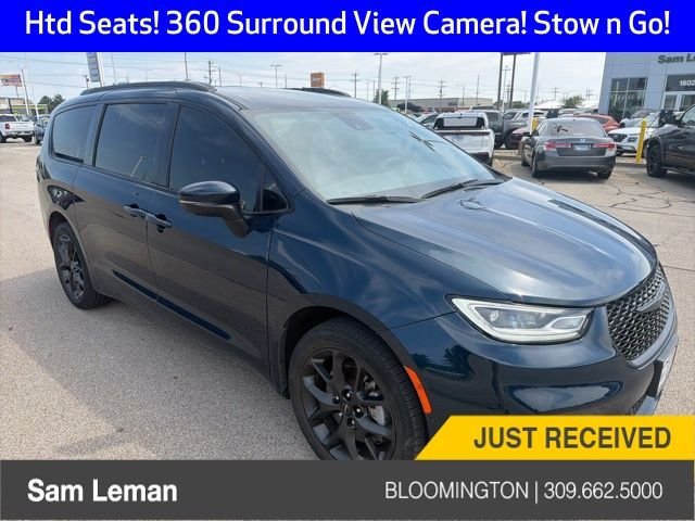 2023 Chrysler Pacifica Touring L AWD's photo