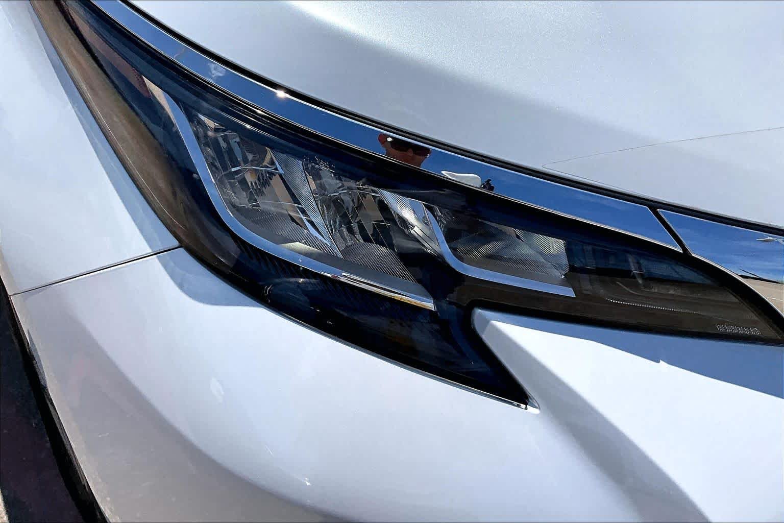 Used 2022 Wind Chill Pearl Toyota XLE image 28