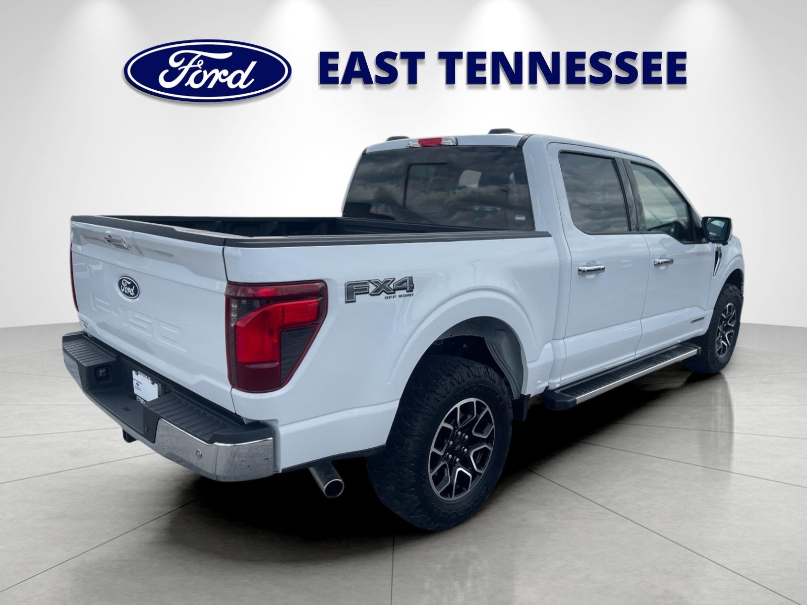 Used 2024 Oxford White Ford XLT image 3