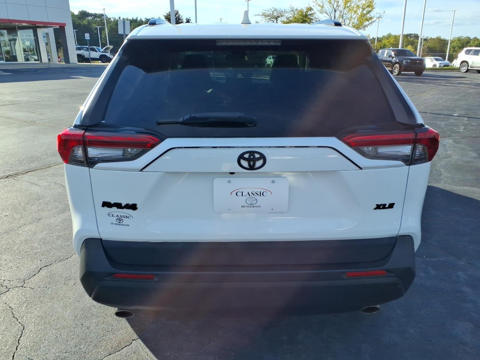 Used 2020 Super White Toyota XLE Premium image 10
