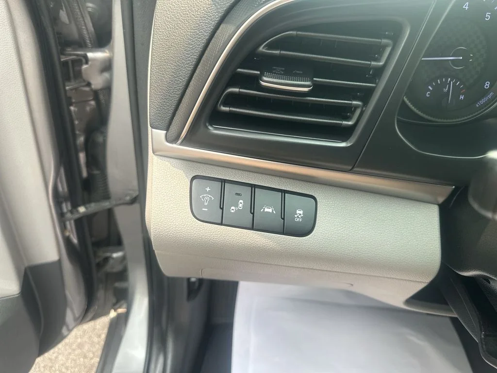 Used 2020 Silver Hyundai SEL image 20