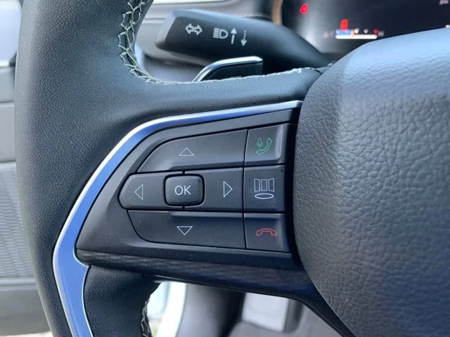 Used 2025 White Jeep Altitude image 26