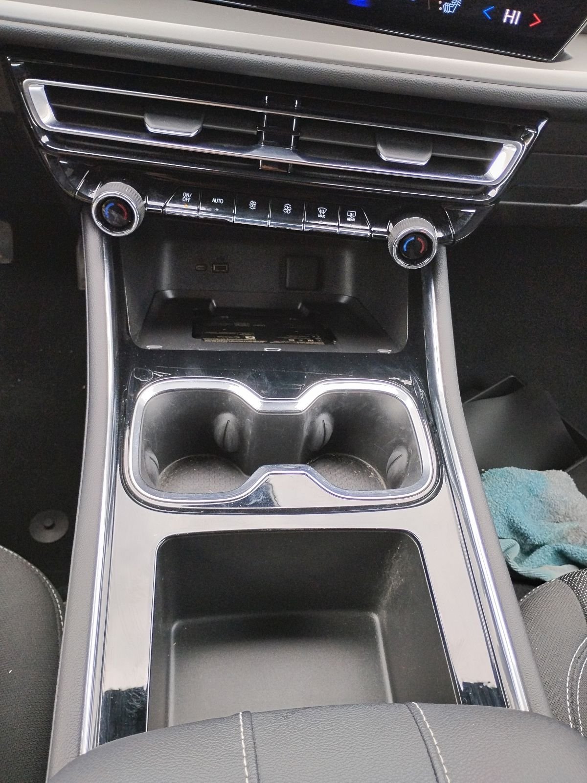 Used 2025 White Chevrolet LT image 22