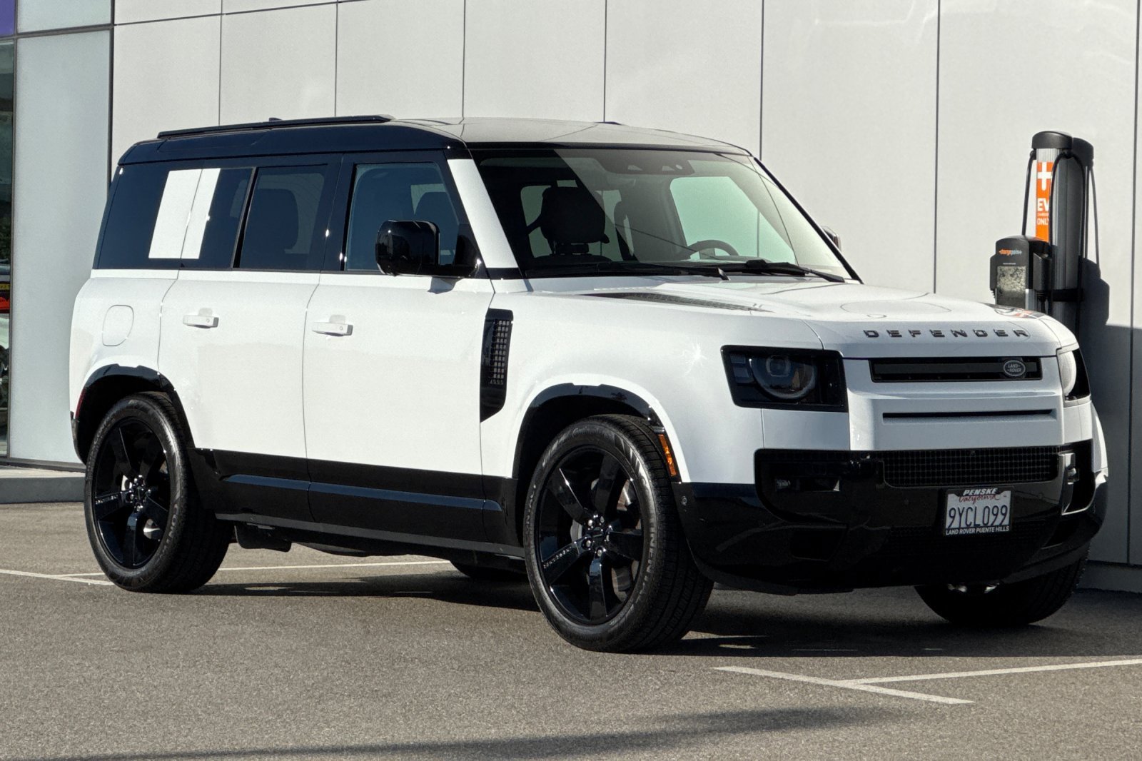 Certified Used 2026 White Land Rover X-Dynamic SE image 7