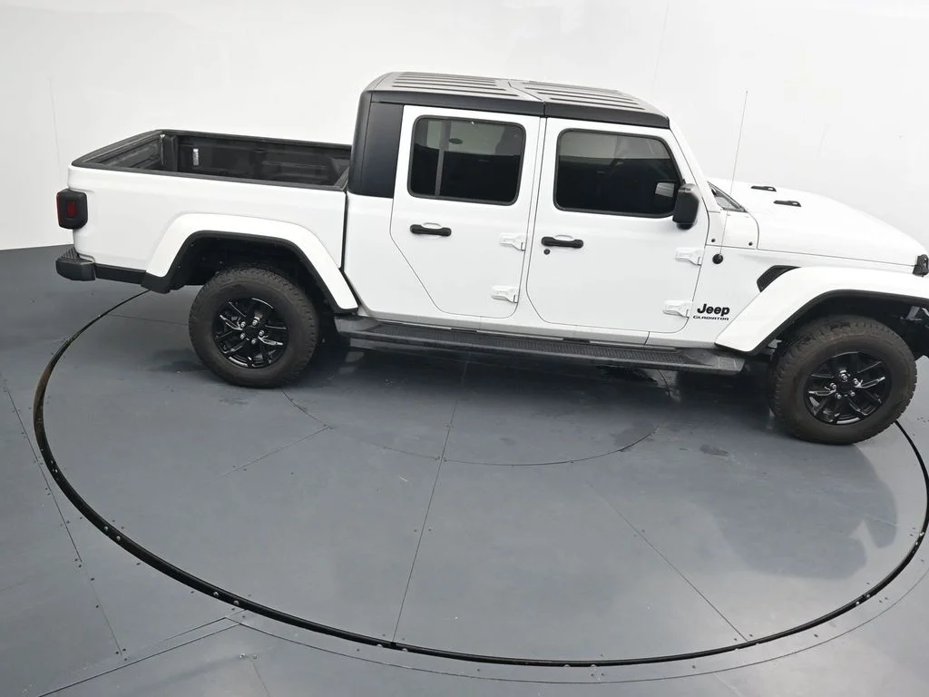 Used 2021 White Jeep Sport image 30