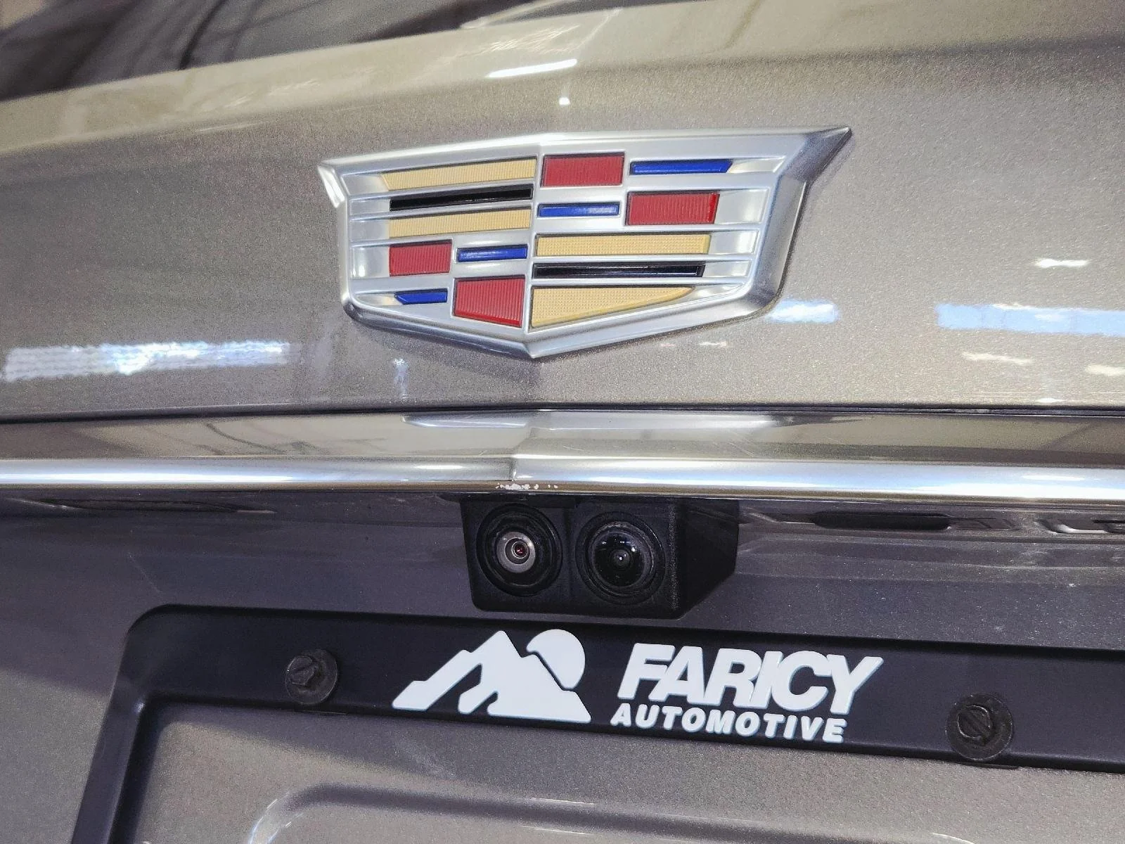 Used 2019 Bronze Dune Metallic Cadillac Platinum AWD image 17