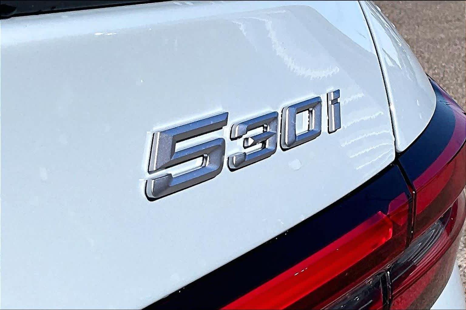 New 2027 Brooklyn Grey Metallic BMW 530i image 15